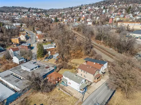 View/Area - 537 6th St, Braddock, PA 15104 photo 3 of 7