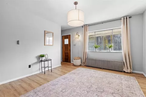 Living - 537 6th St, Braddock, PA 15104 photo 3 of 4