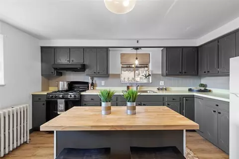 Kitchen - 537 6th St, Braddock, PA 15104 photo 3 of 5