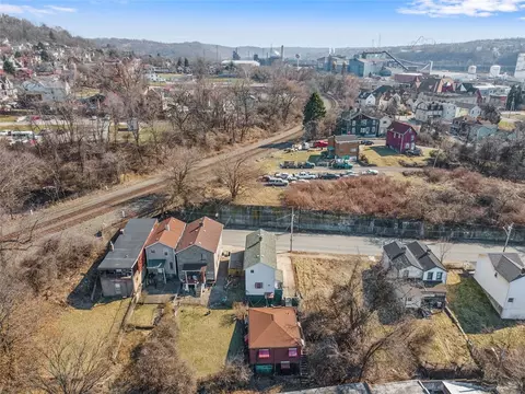 View/Area - 537 6th St, Braddock, PA 15104 photo 4 of 7