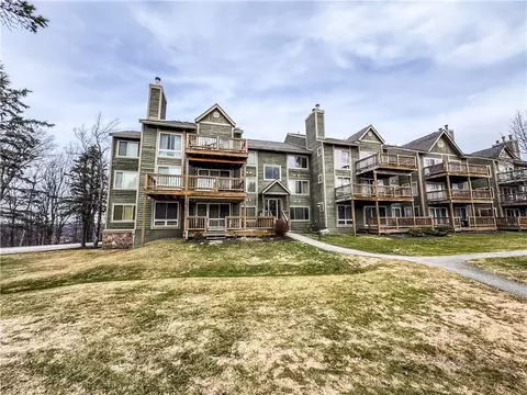 5314 Summit Dr, Somerset, PA 15501