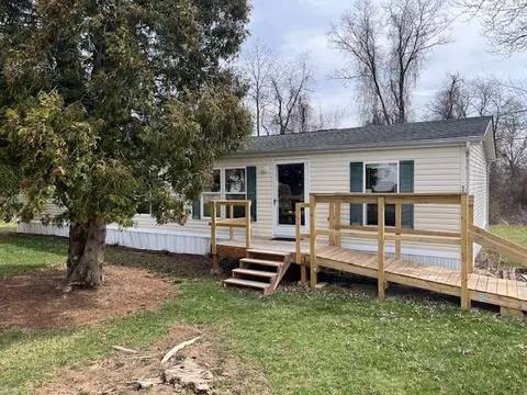 129 Woodland Acres Ln, Rostraver, PA 15012