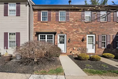 655 Newton Square Dr, Coraopolis, PA 15108