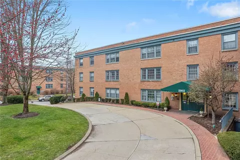 5903 5th Ave #212B, Pittsburgh, PA 15232