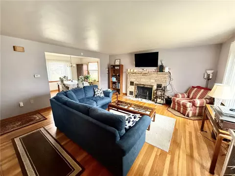 2120 Pococen Dr, Coraopolis, PA 15108 photo 2