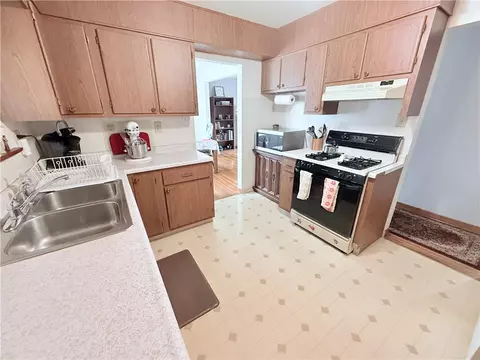 2120 Pococen Dr, Coraopolis, PA 15108 photo 12