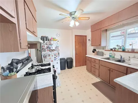 2120 Pococen Dr, Coraopolis, PA 15108 photo 10