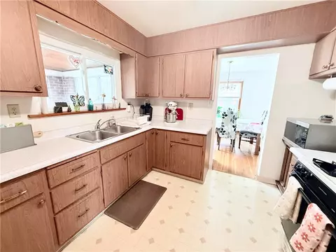 2120 Pococen Dr, Coraopolis, PA 15108 photo 11