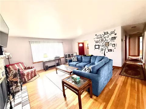 2120 Pococen Dr, Coraopolis, PA 15108 photo 6