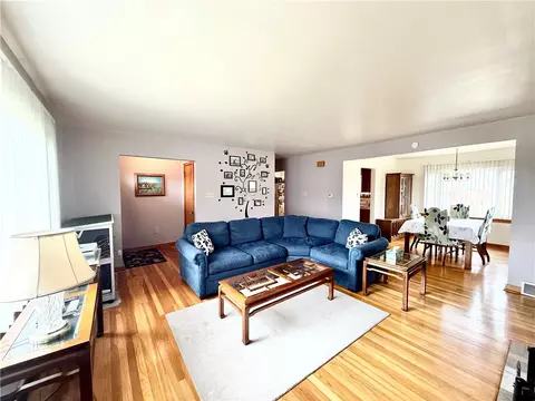 2120 Pococen Dr, Coraopolis, PA 15108 photo 3