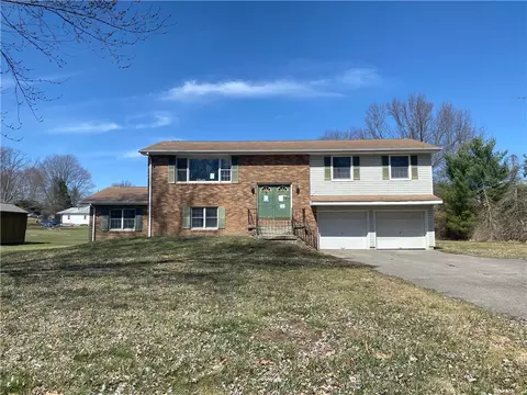 1130 Blue Sky Dr, New Castle, PA 16105