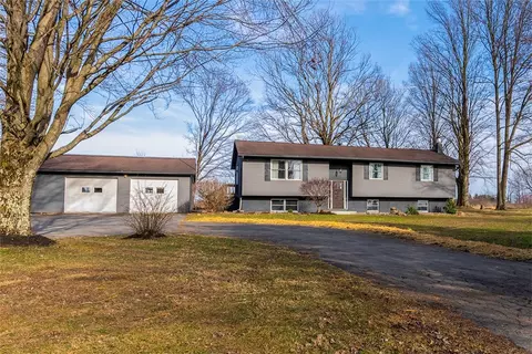 25 Maple Rd, Greenville, PA 16125