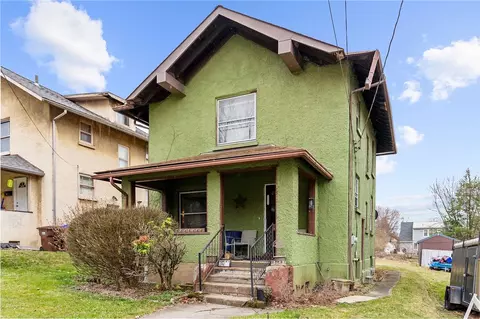 Exterior - 121 Shenango Blvd, Farrell, PA 16121 photo 2 of 5