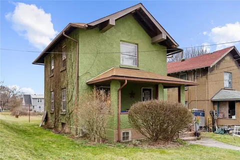 Exterior - 121 Shenango Blvd, Farrell, PA 16121 photo 3 of 5