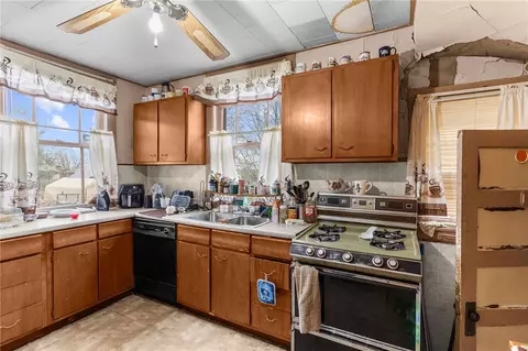 Kitchen - 121 Shenango Blvd, Farrell, PA 16121 photo 1 of 2