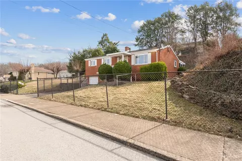 816 N 3rd St, Jeannette, PA 15644