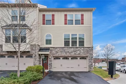 858 Beacon Ln, Pittsburgh, PA 15237