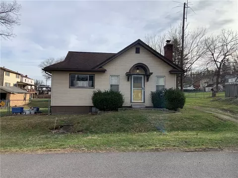 113 3rd St, Houston, PA 15342