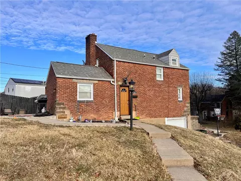 5272 Fieldcrest Dr, Pittsburgh, PA 15236