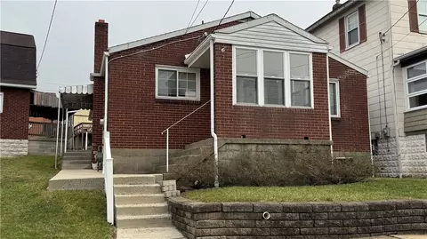711 Longfellow St Ext, Vandergrift, PA 15690