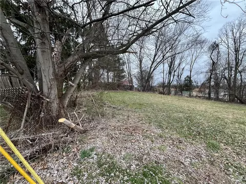 239 Grant St, Irwin, PA 15642 photo 2