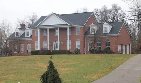 119 Links View Dr, Mcmurray, PA 15317