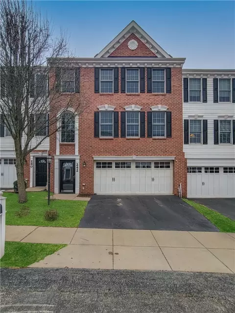 242 Overlook Ct, Coraopolis, PA 15108