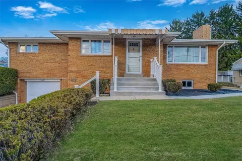 1746 Clairton Rd, West Mifflin, PA 15122