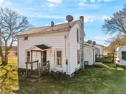 35 Falconbridge Ln, Stoneboro, PA 16153