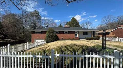 1027 Woodland Pl, Natrona Heights, PA 15065