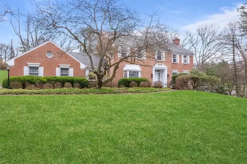 302 Hallsborough Dr, Pittsburgh, PA 15238