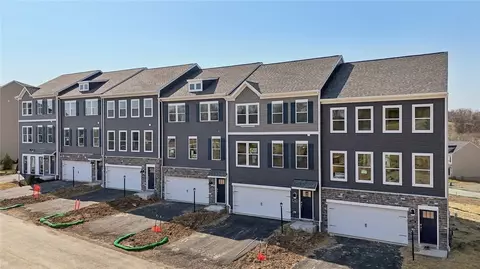 184 Sweetwater Dr, Moon Twp, PA 15108