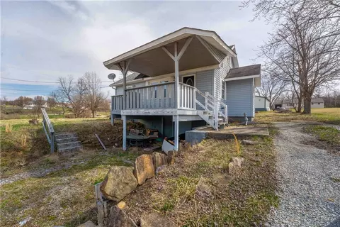 517 Duck Hollow Rd, Uniontown, PA 15401