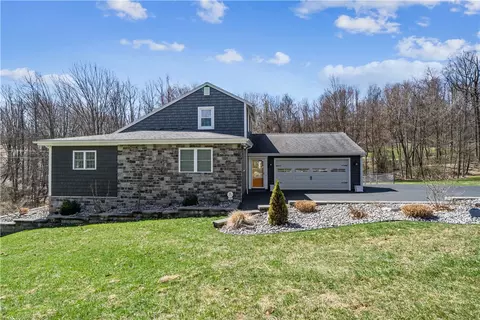 1016 Seneca Ln, Jeannette, PA 15644