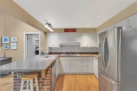 Kitchen - 5044 Sequoia Ct, Export, PA 15632 photo 3 of 5
