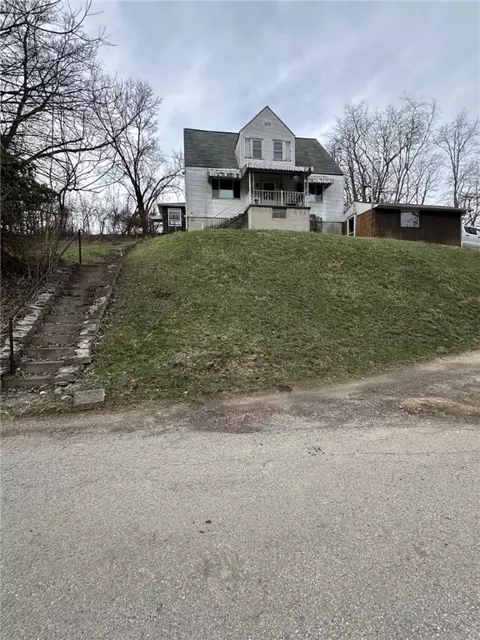 67 Pumpkin Center Rd, Finleyville, PA 15332