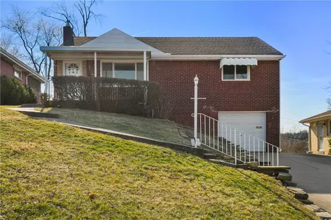 1943 Worcester Dr, Pittsburgh, PA 15243
