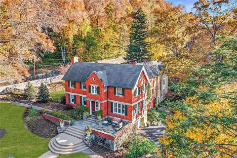 365 Backbone Rd, Sewickley, PA 15143