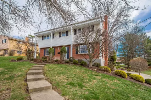 559 Florence Dr, Bethel Park, PA 15102