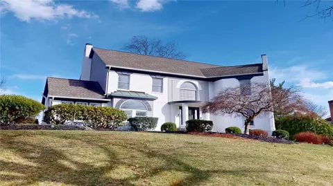 110 Bittersweet Cir, Venetia, PA 15367