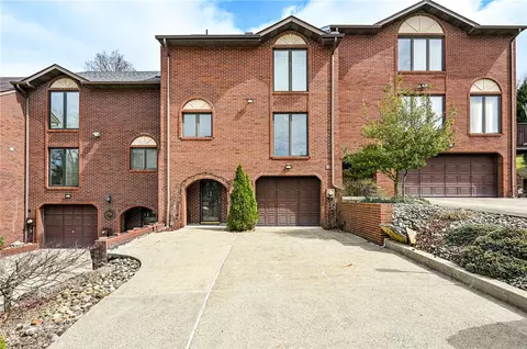95 Barrington Rdg, Delmont, PA 15626