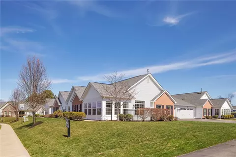 2082 Southview Dr, Harmony, PA 16037