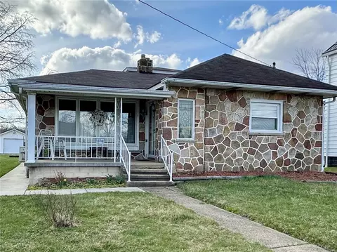 1004 Poe St, Vandergrift, PA 15690