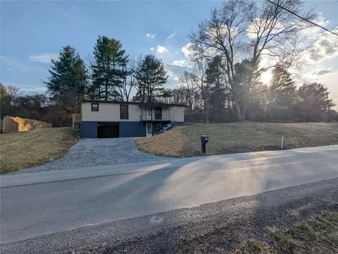218 Reservoir Rd, Apollo, PA 15613