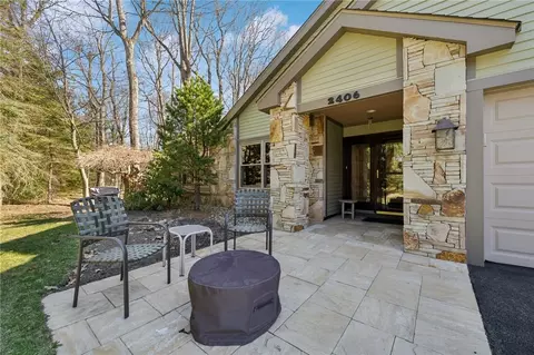 2406 S Ridge Ln, Hidden Valley, PA 15502