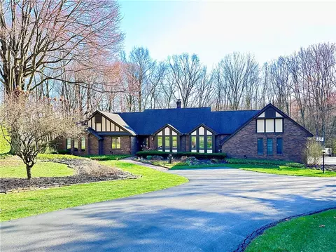 127 Windemere Dr, New Castle, PA 16105