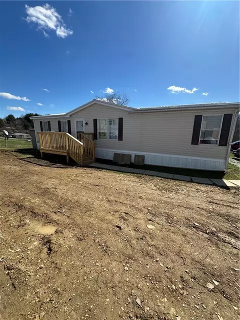 307 Sherwood Dr, New Kensington, PA 15068
