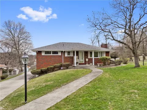 213 Knowle Ln, Belle Vernon, PA 15012