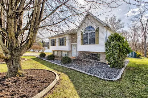 56 Fourth St, Irwin, PA 15642 photo 2