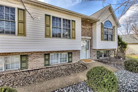 56 Fourth St, Irwin, PA 15642 photo 3